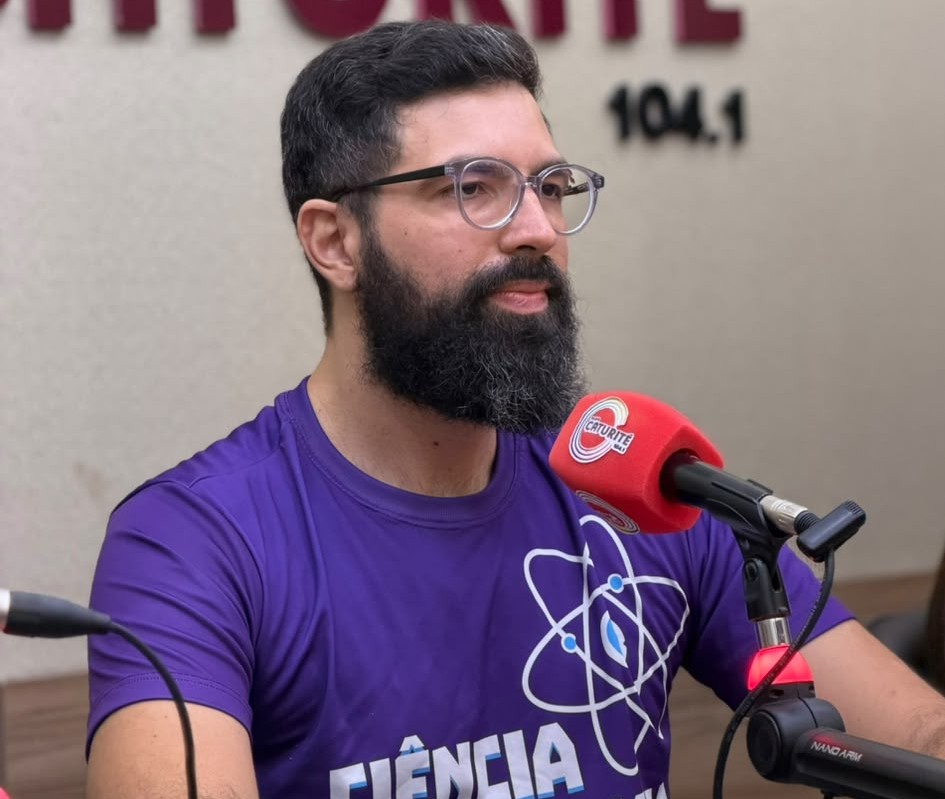 SECTI discute desafios da comunicação visual com Inteligência Artificial em quadro na rádio