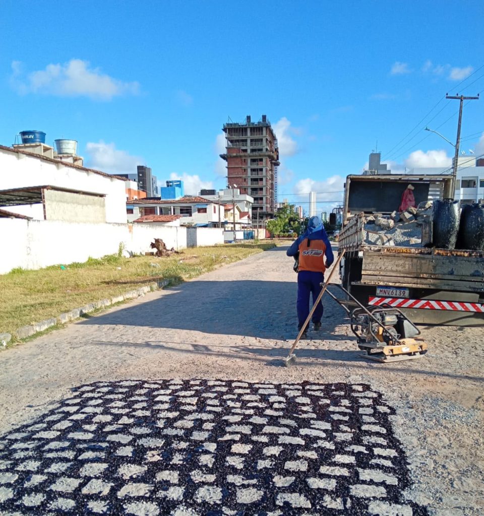 Operação tapa-buraco atua em 30 bairros de João Pessoa nesta terça-feira (22)