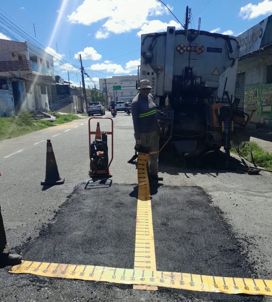 Operação tapa-buraco atende 28 bairros de João Pessoa nesta semana