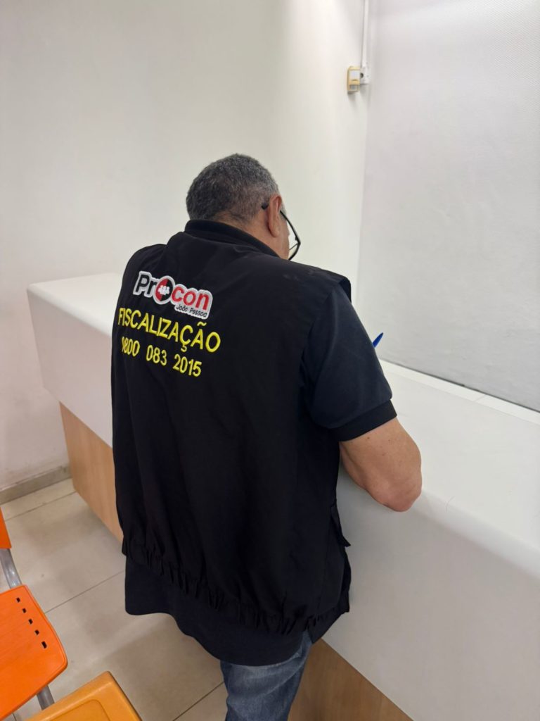 Procon-JP autua cinco agências bancárias por descumprimento do tempo de espera em filas